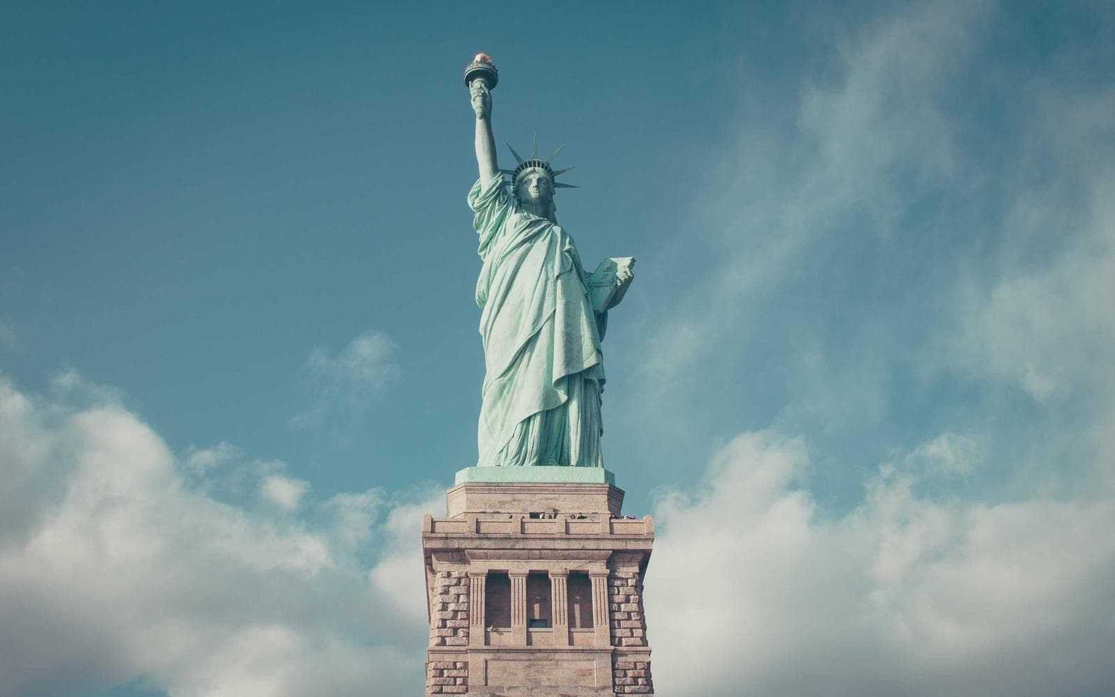 Luxury 3BHK in Noida Expressway - Image 4